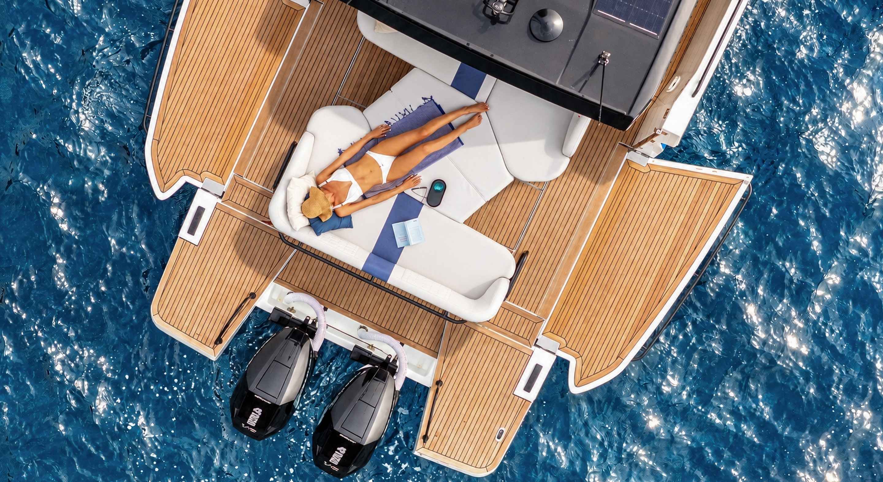 Кормовой солярий и платформа Beneteau Gran Turismo 40 Open, вид сверху