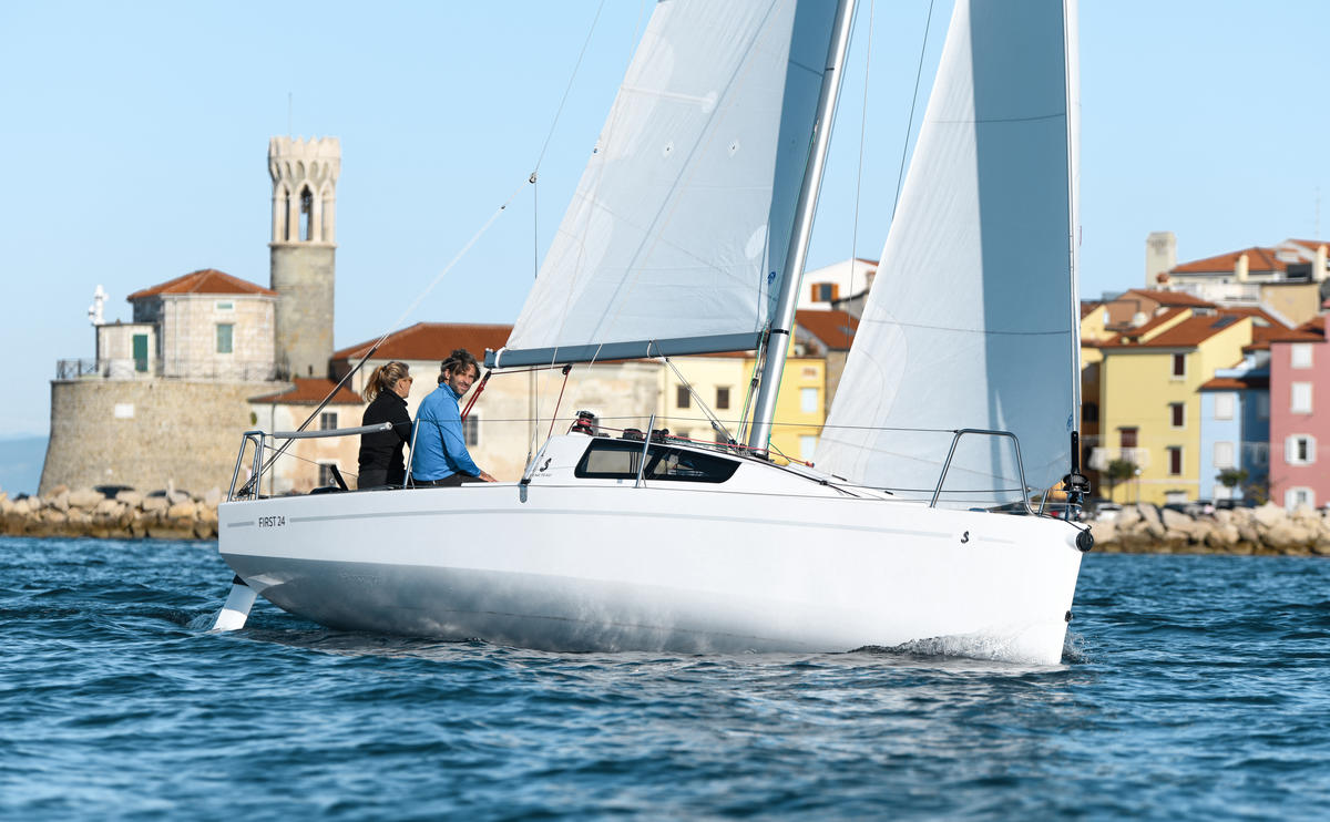 beneteau wizz sailboat