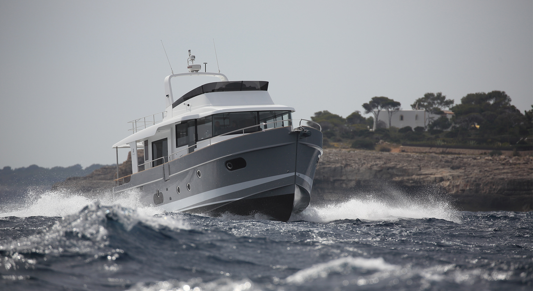 Motorboat Swift Trawler 50 - Powerboat Beneteau