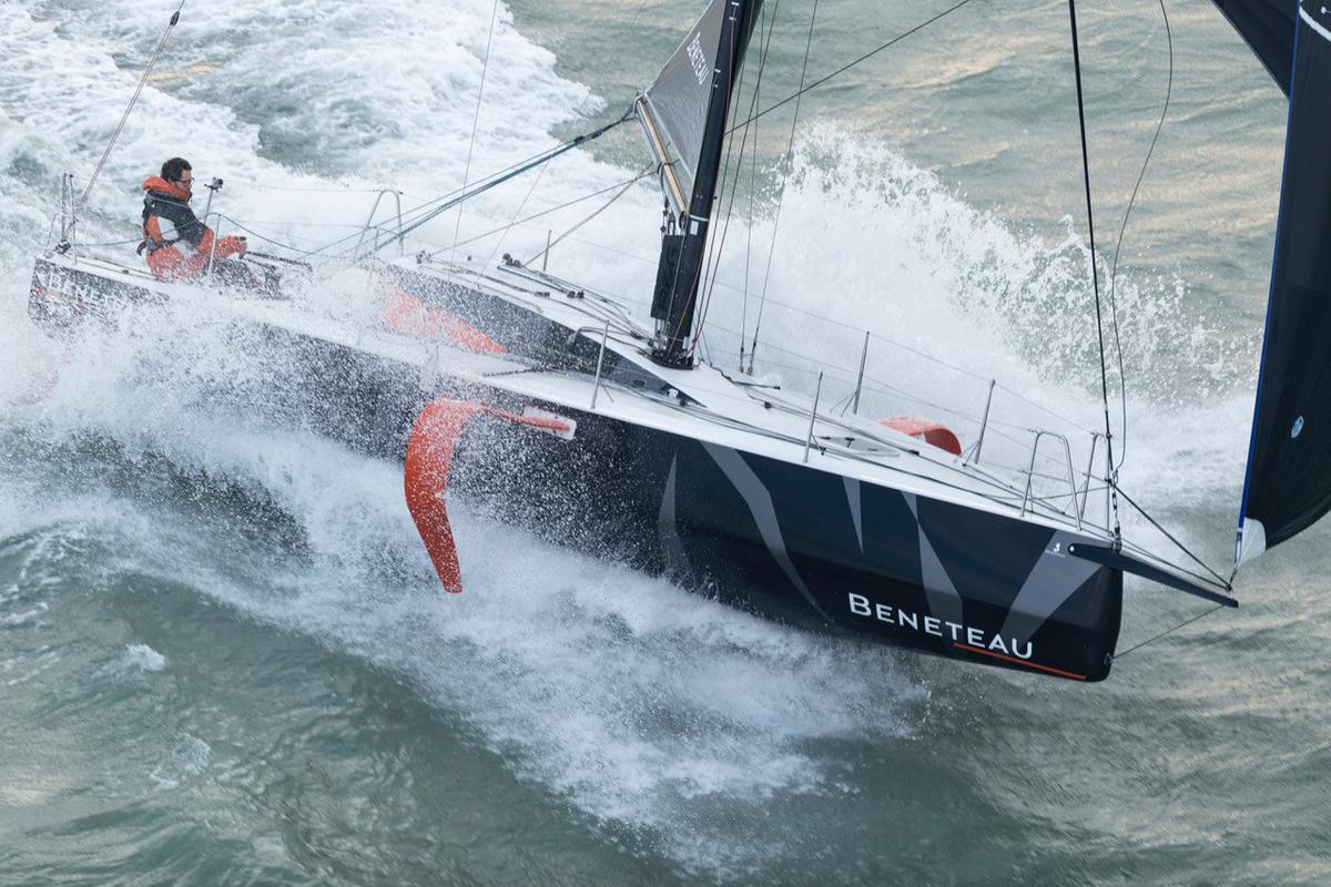 beneteau racing sailboat