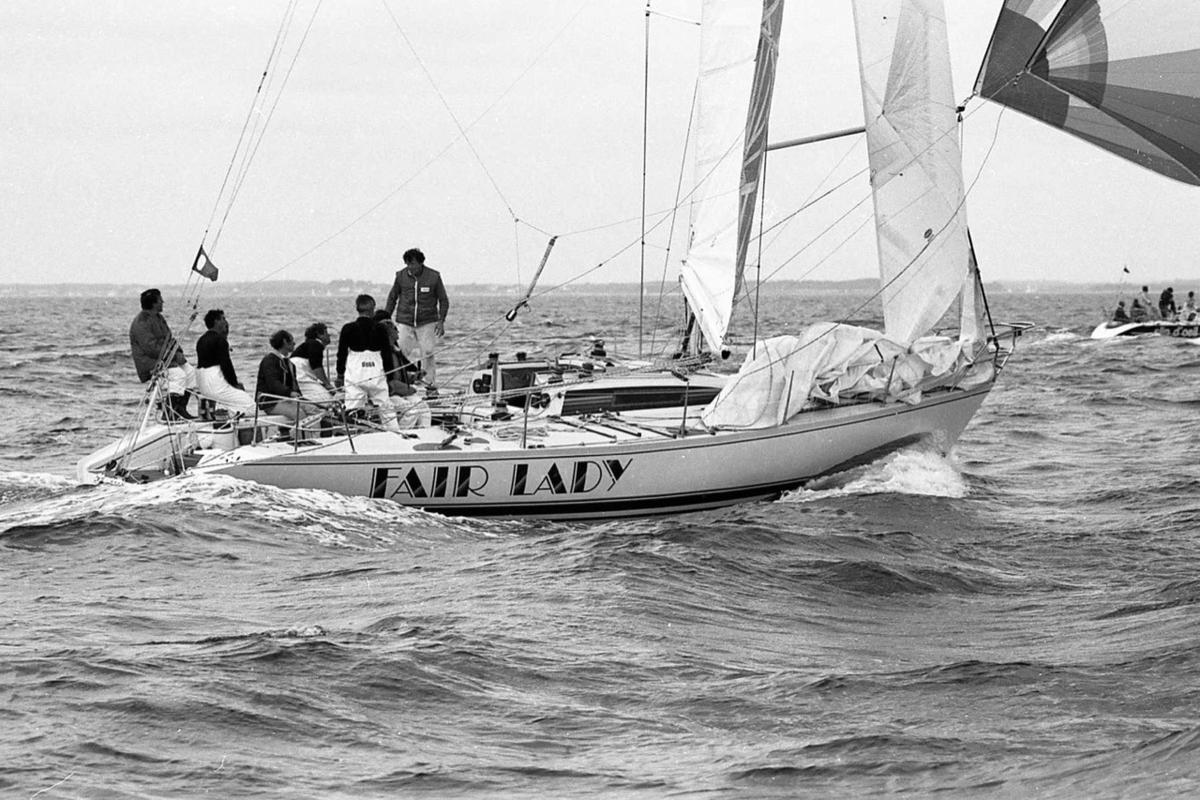 beneteau racing sailboat