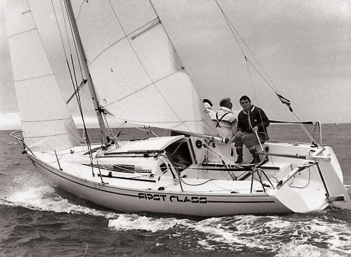 beneteau racing sailboat