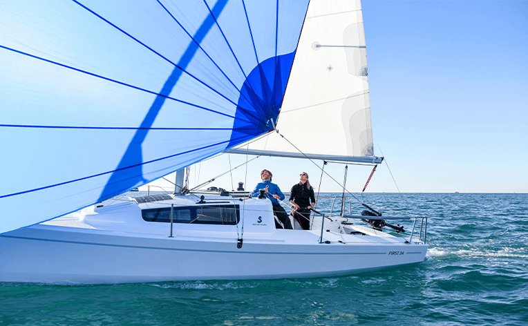 beginner dinghy sailboat