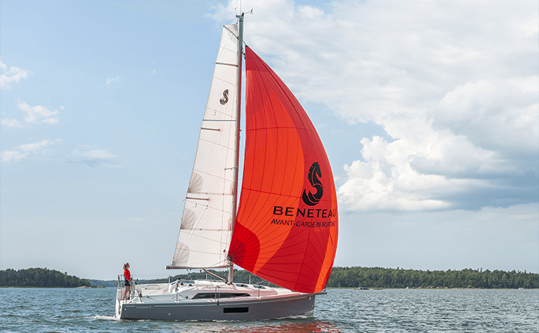 best sailboat beginner