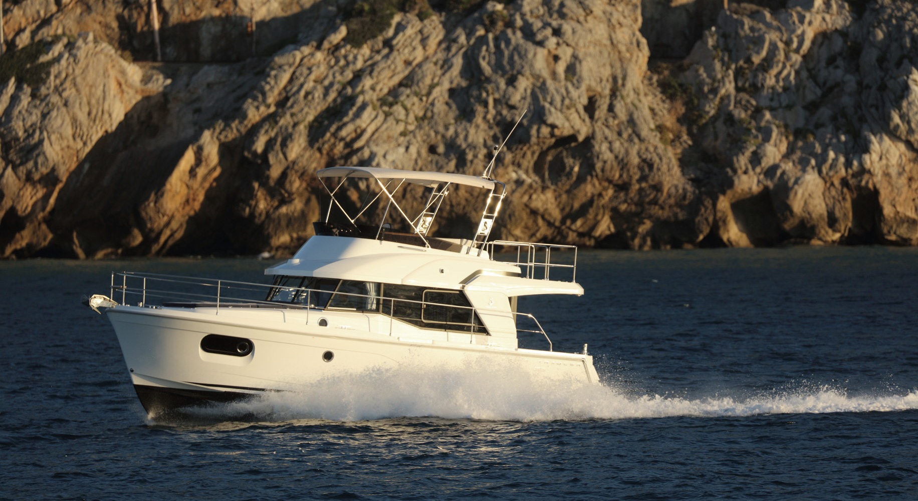BENETEAU Swift Trawler 35 | Safe, comfortable & ingenious Trawler