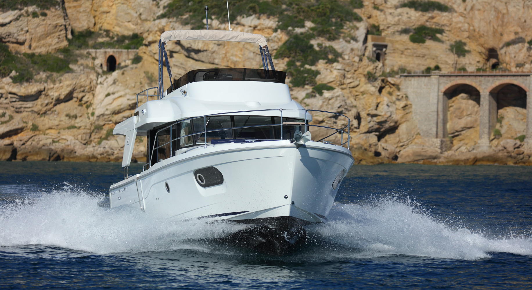 BENETEAU Swift Trawler 35 | Safe, comfortable & ingenious Trawler