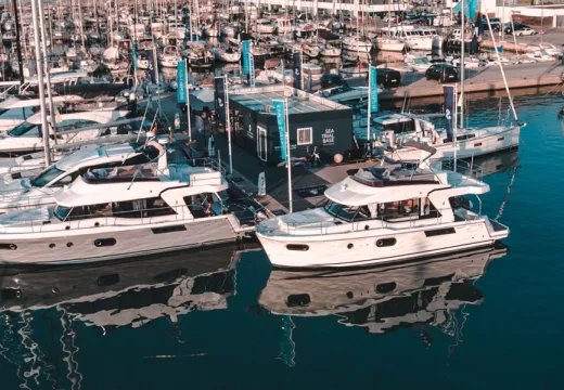 sailing a 40 foot sailboat