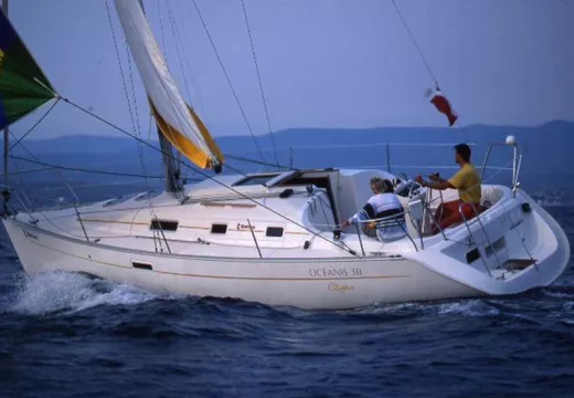 sailboatdata beneteau 393