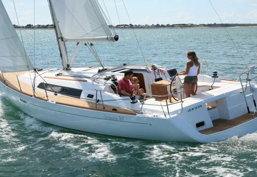 sailboatdata beneteau 43