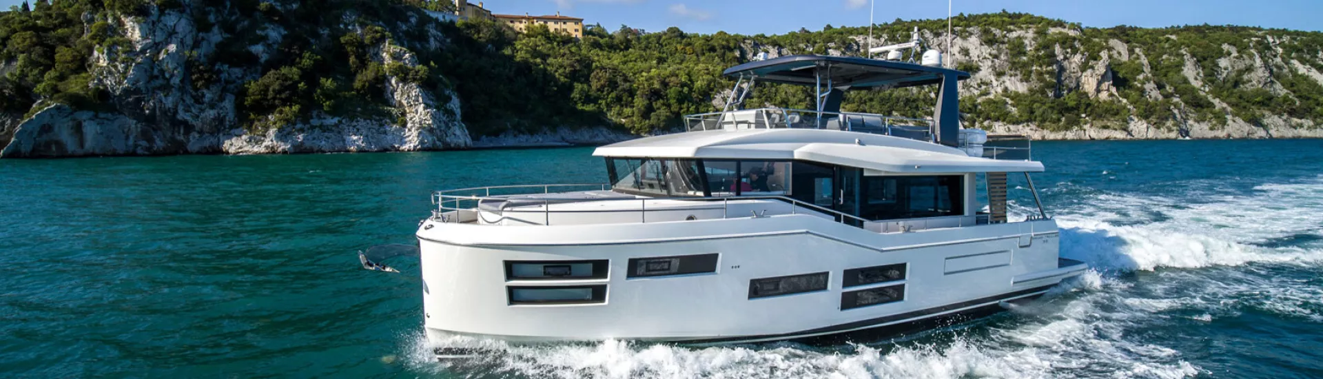 italian trawler yachts