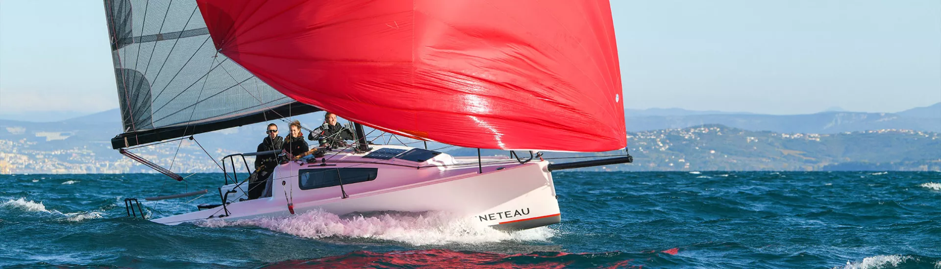 24 ft trimaran sailing