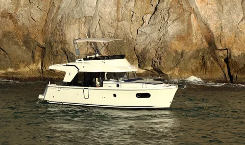 Beneteau Swift Trawler 35 Un Beau Yacht à Moteur à Louer