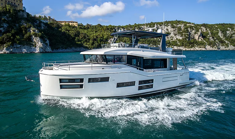 Motorboat Grand Swift Trawler 62 | Motorboats BENETEAU
