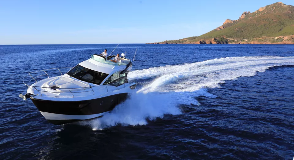 Motorboat Gran Turismo 50 Fly - Powerboat Beneteau