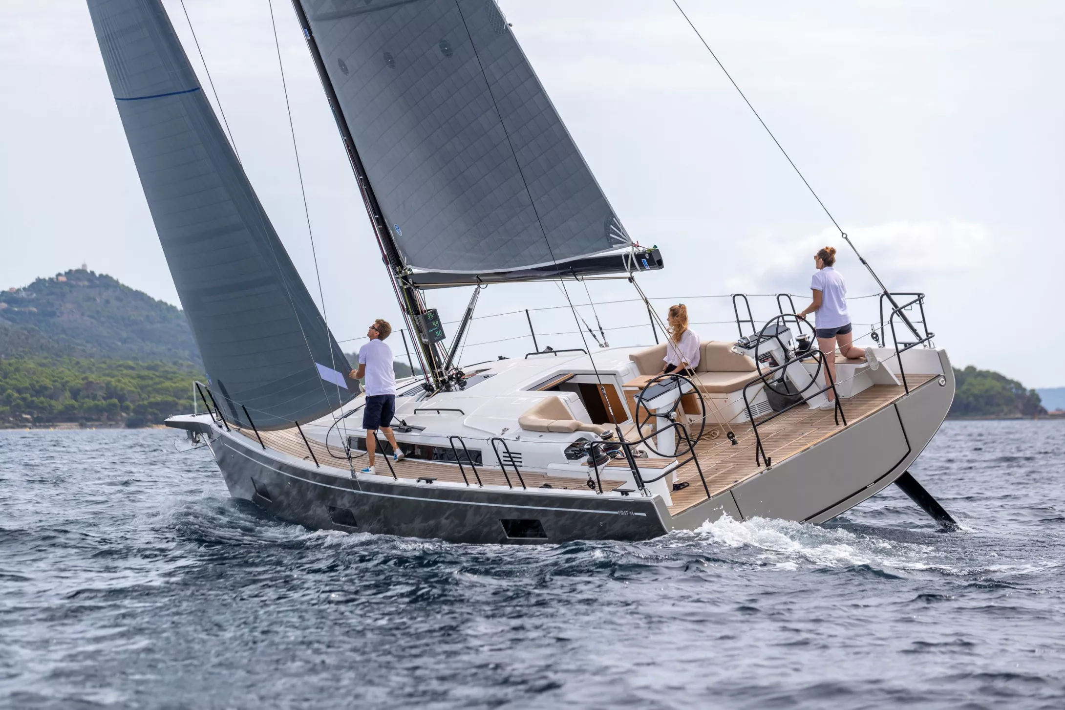 first-44-beneteau-11