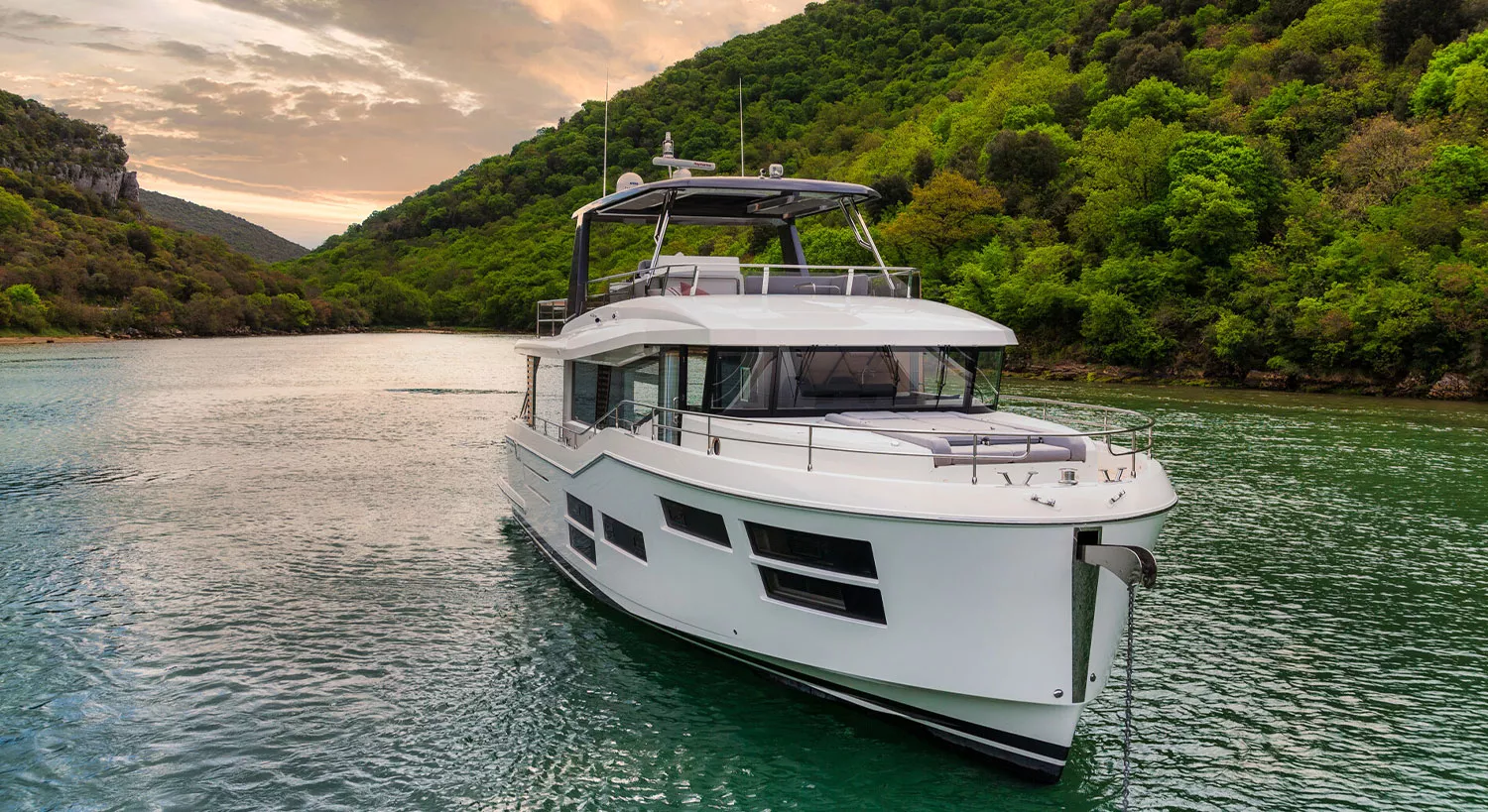 Grand Trawler 62