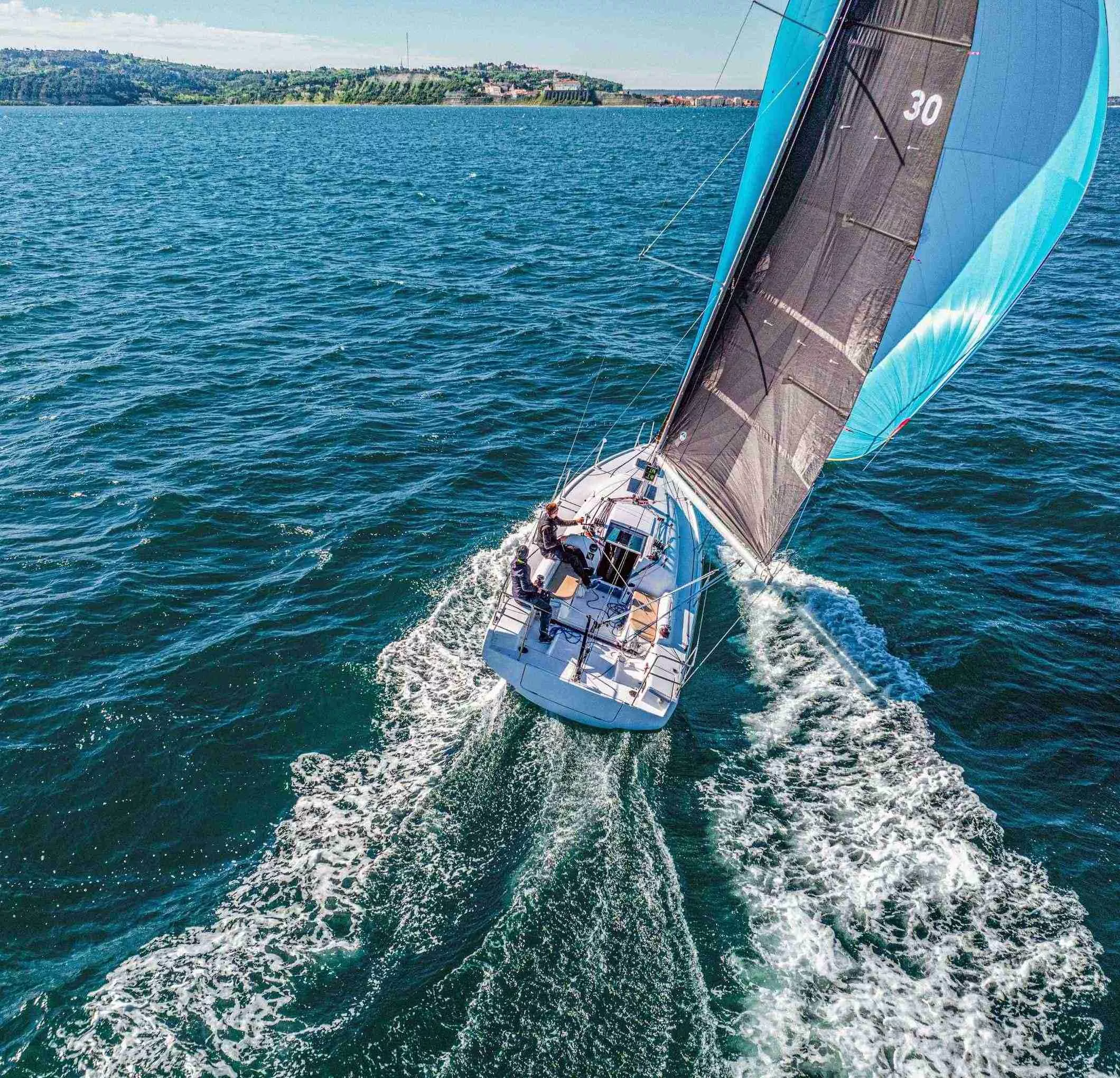 illu-cover-article-first-30-sailboat-award-2026-02