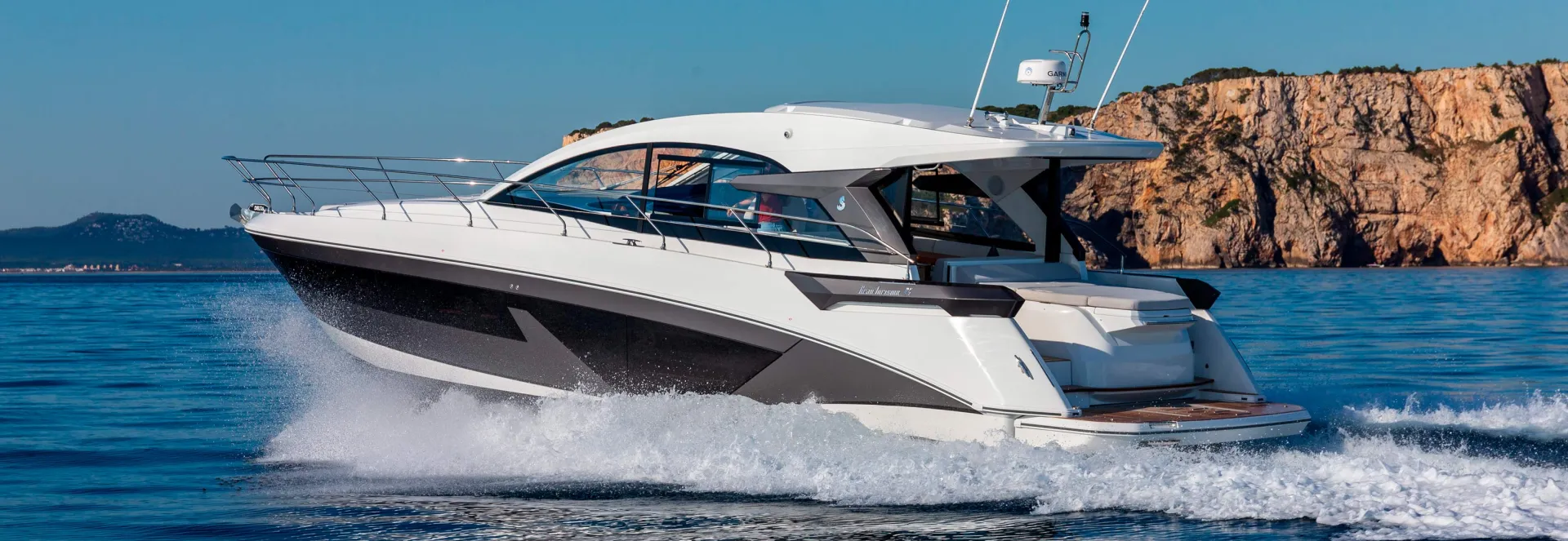 gran-turismo-45-boat-meet-slider-3280x1132