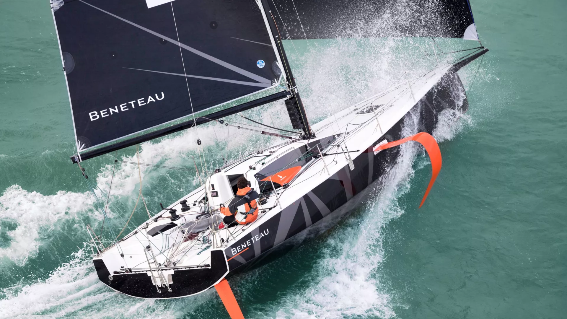 beneteau vs jeanneau sailboats