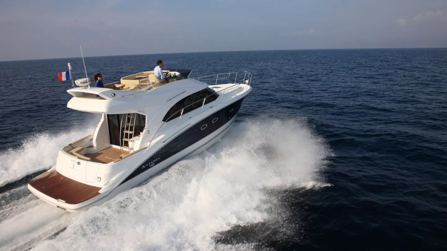 Motorboat Antares In Bord 42 - Powerboat Beneteau