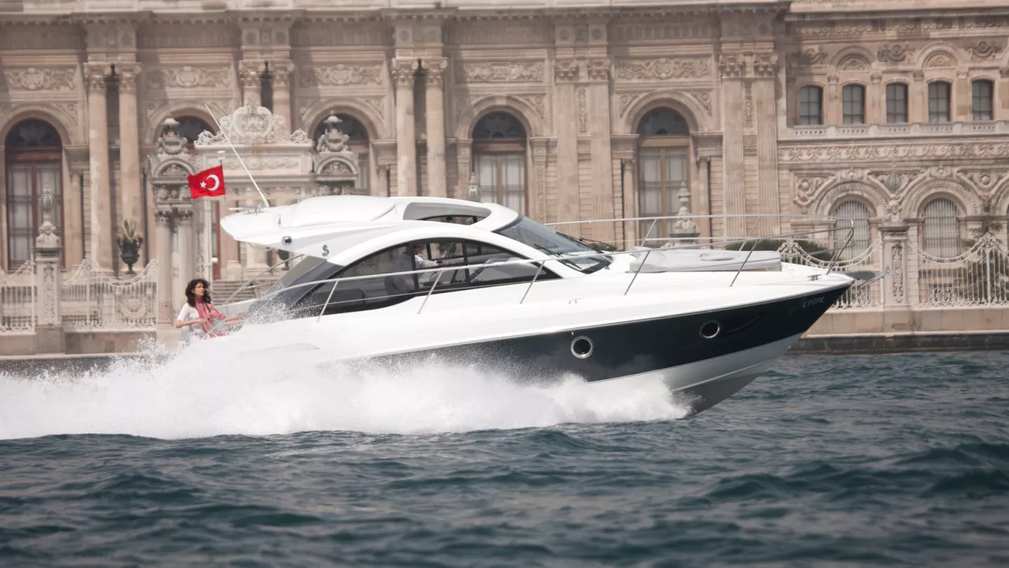 Motorboat Gran Turismo 49 Fly - Powerboat Beneteau USA
