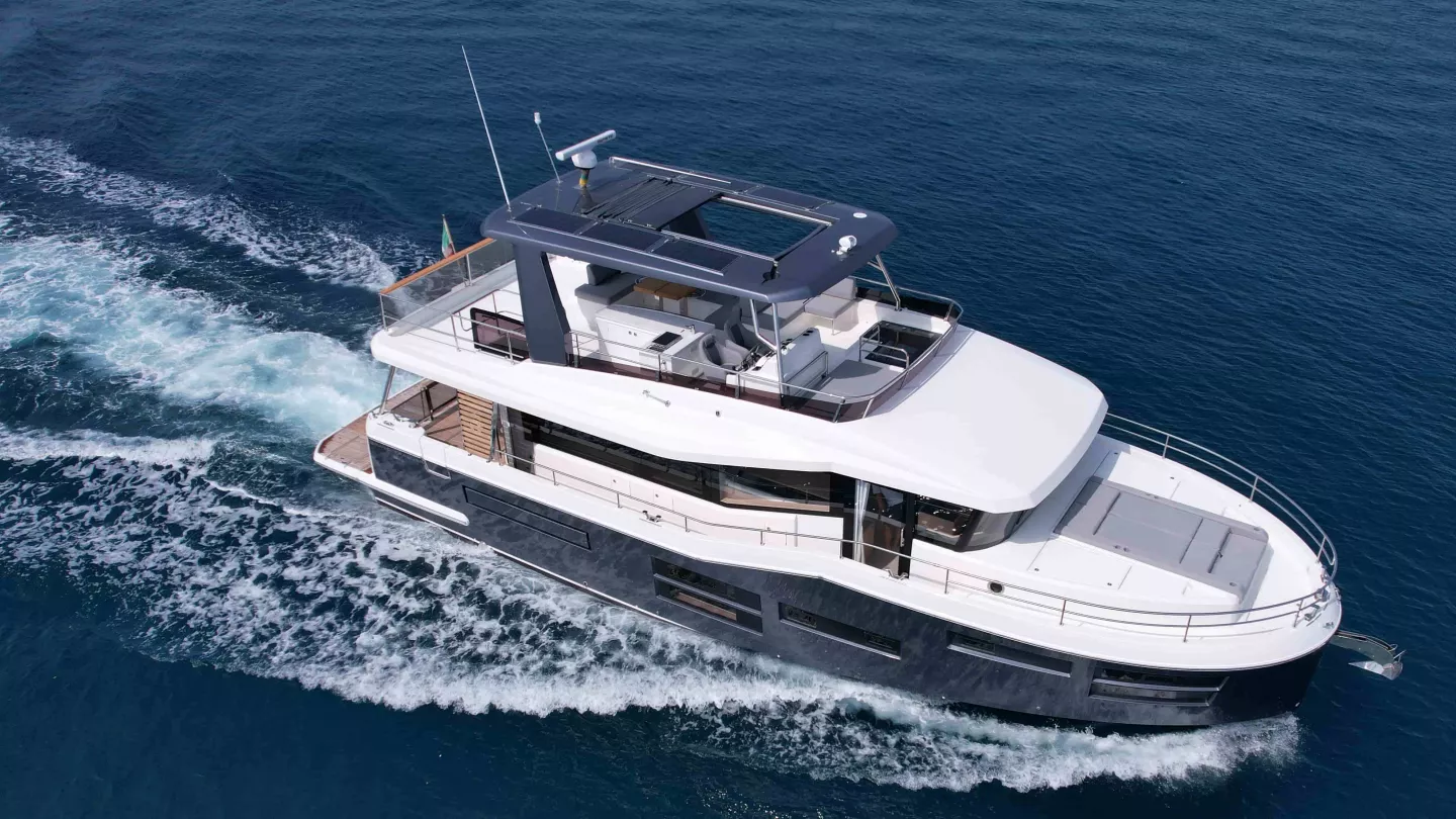 italian trawler yachts