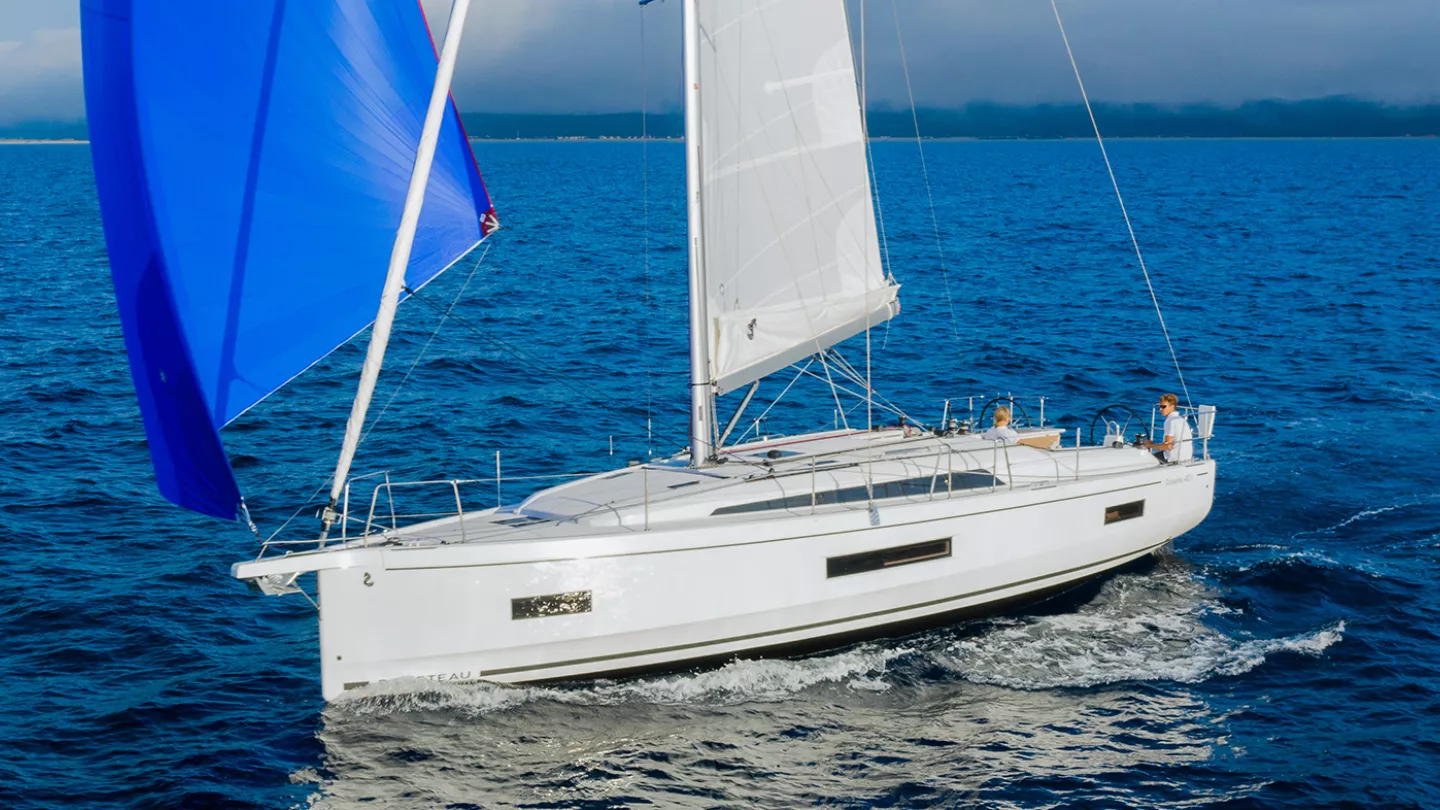 40 foot ocean sailboat