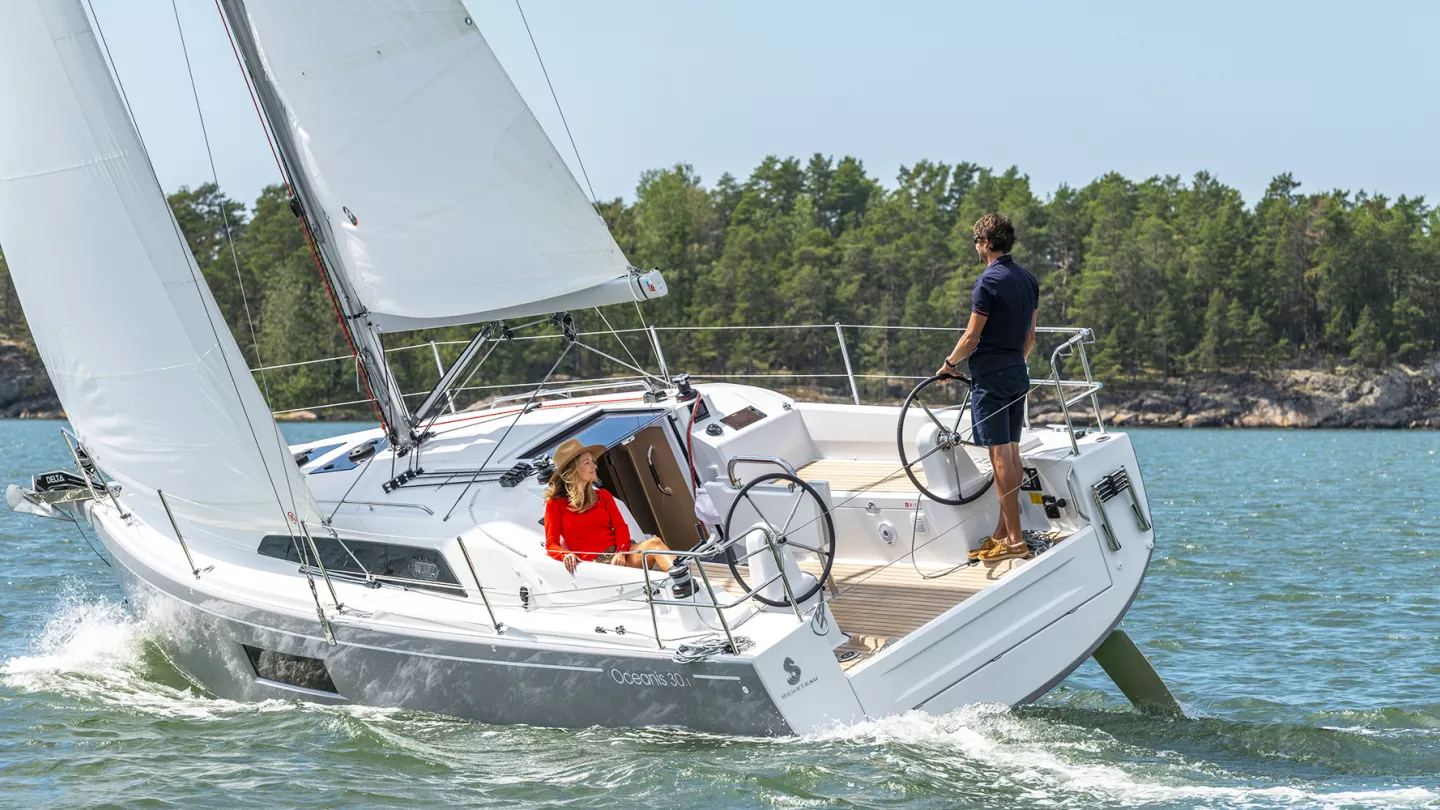 30 foot sailboat interior