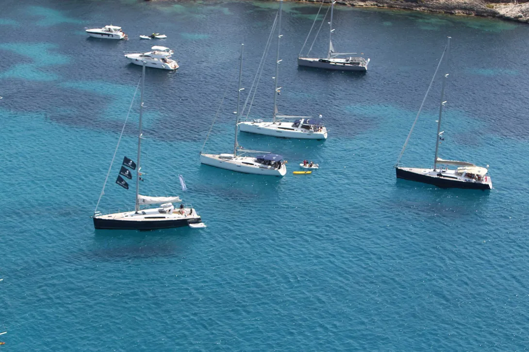 2014-beneteau-yacht-rendez-vous-3