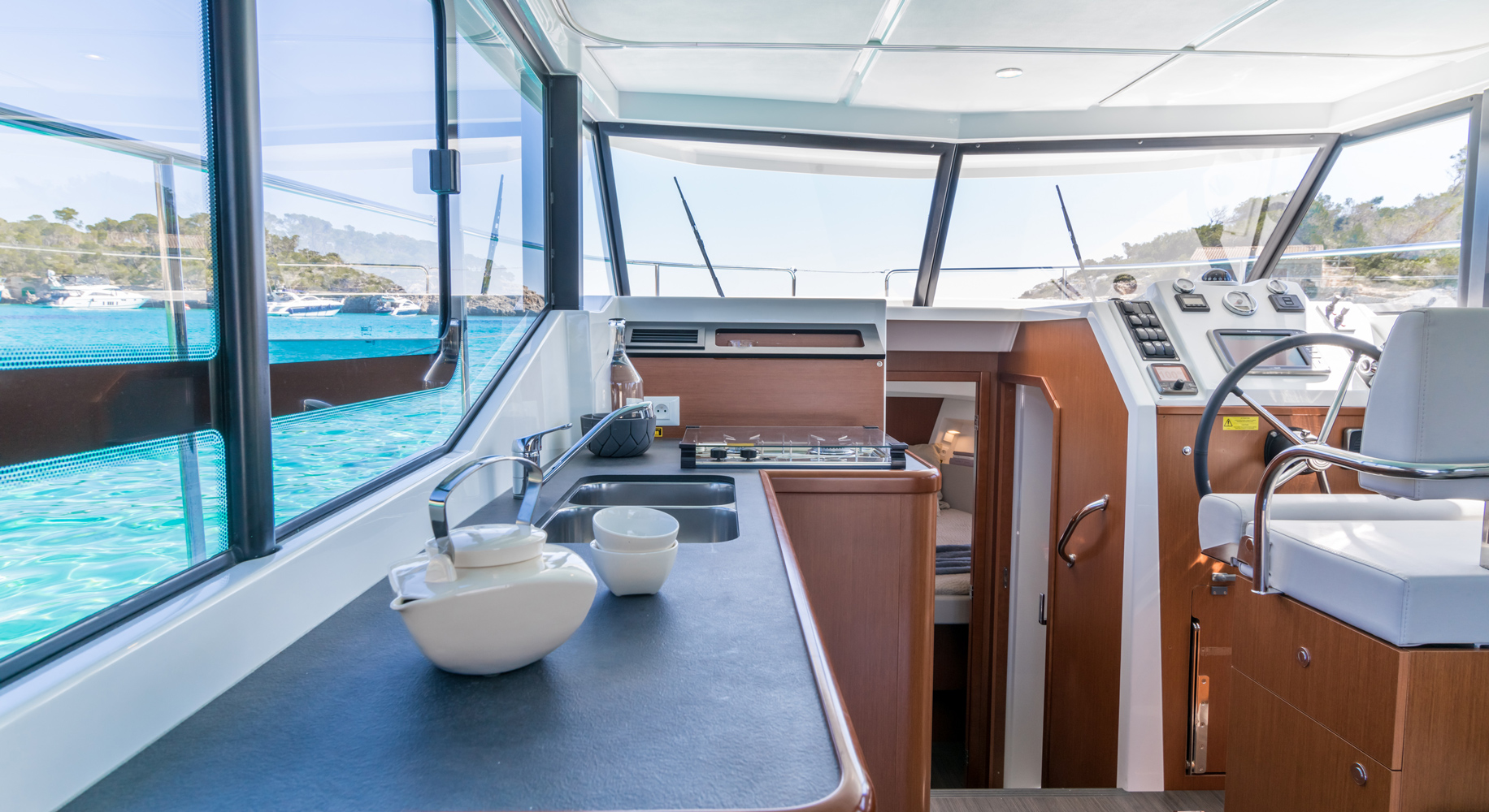Motorboat Swift Trawler 30 - Powerboat Beneteau