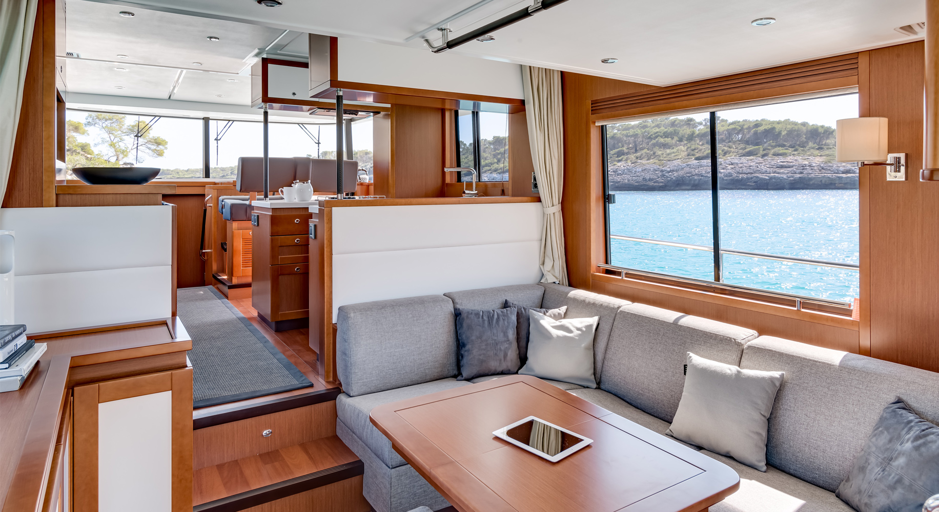 Motorboat Swift Trawler 50 - Powerboat Beneteau